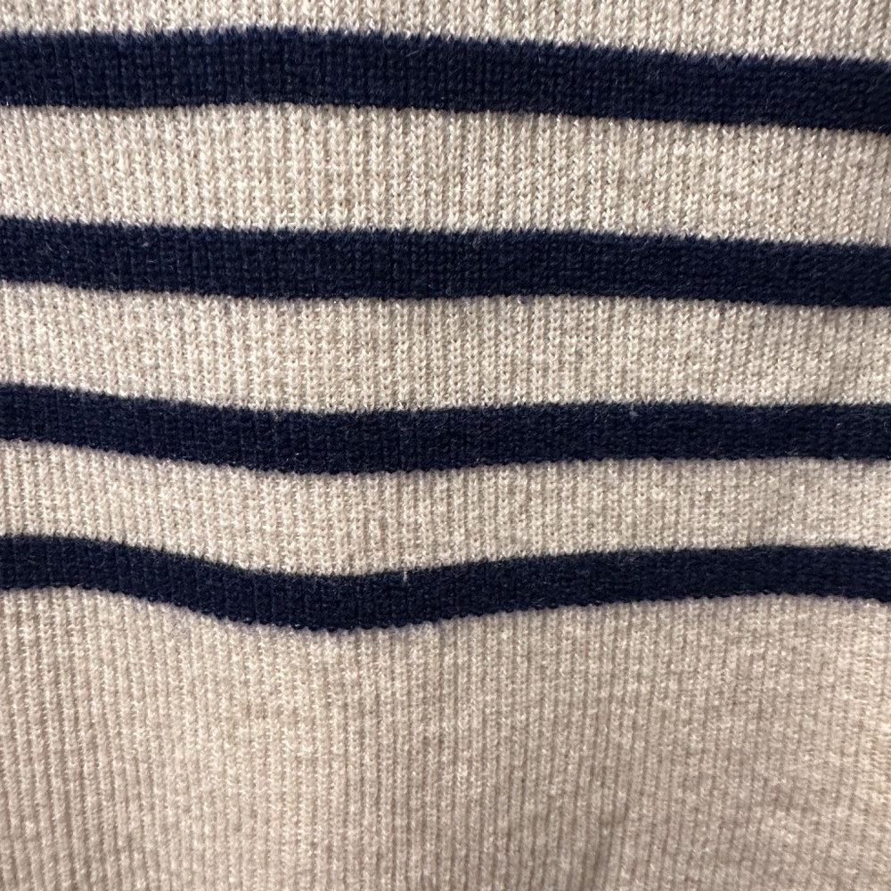Vineyard Vines Women's Wool and Cashmere Sweater - Picture 3 of 5